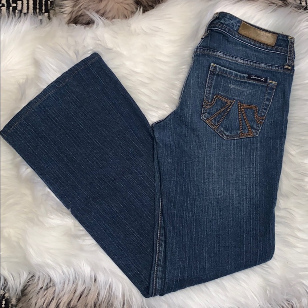 💚 Seven7 Distressed Blue Jeans.
